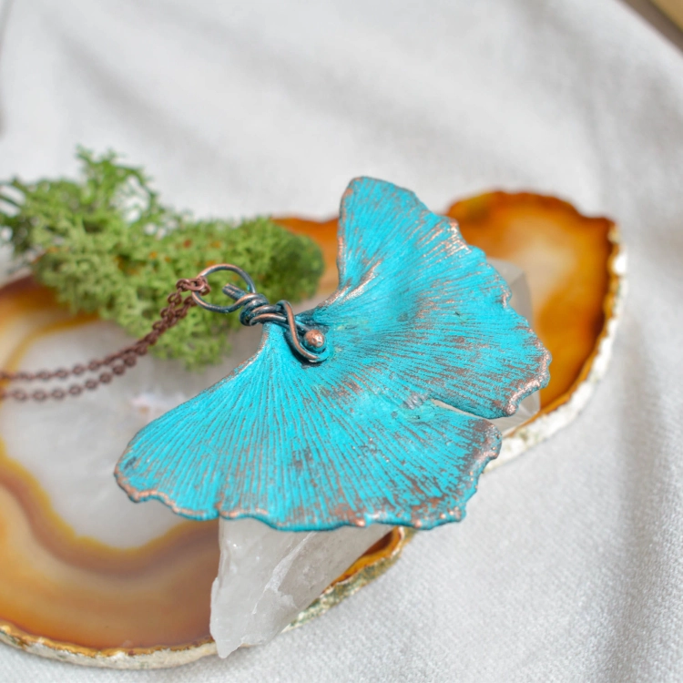 leaf-pendant-necklace-electroformed-plant-jewelry-Pociecha-Jewelry-16.jpg