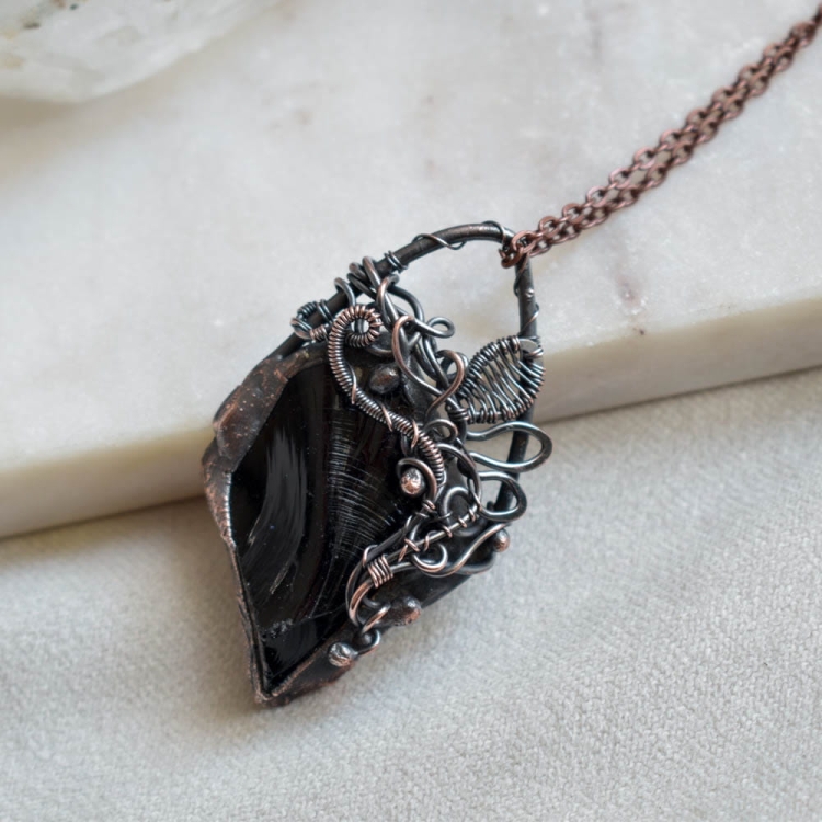 obsidiane-pendant-necklace-Pociecha-Jewelry-2.jpg