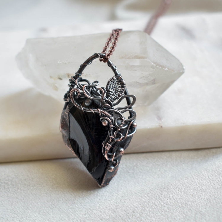 obsidiane-pendant-necklace-Pociecha-Jewelry-3.jpg