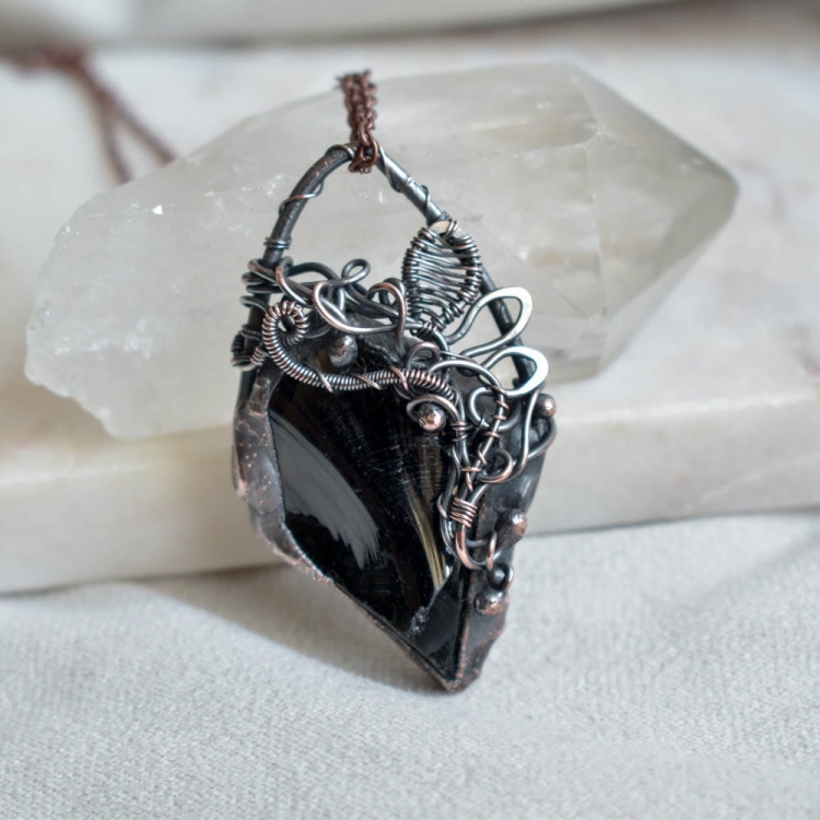 obsidiane-pendant-necklace-Pociecha-Jewelry-4.jpg