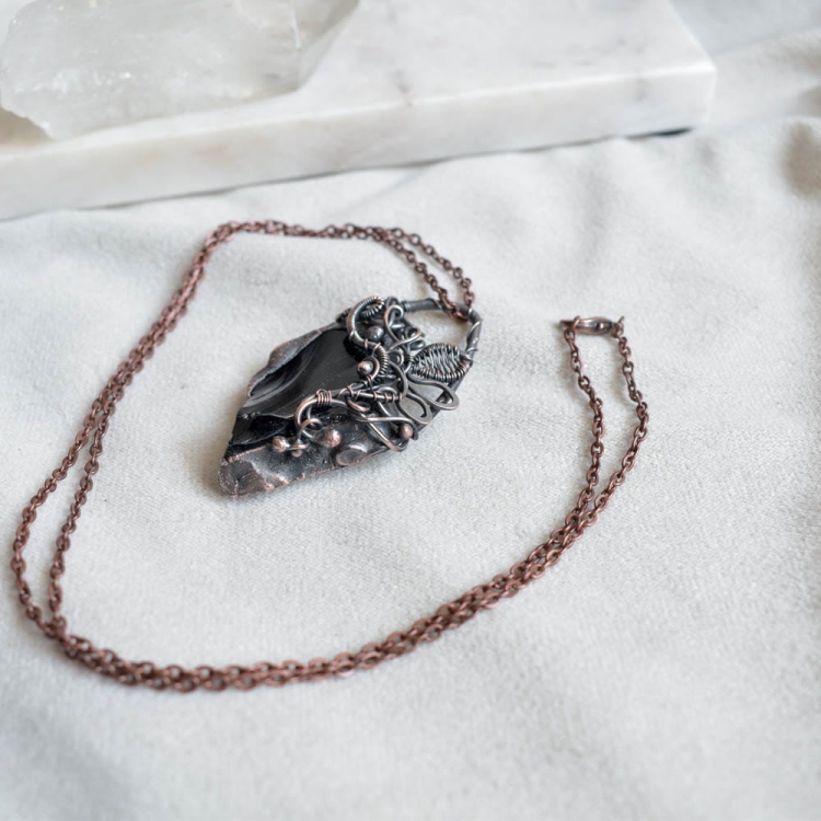 obsidiane-pendant-necklace-Pociecha-Jewelry-5.jpg