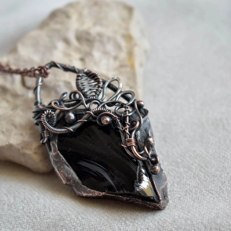 obsidiane-pendant-necklace-Pociecha-Jewelry-12.jpg