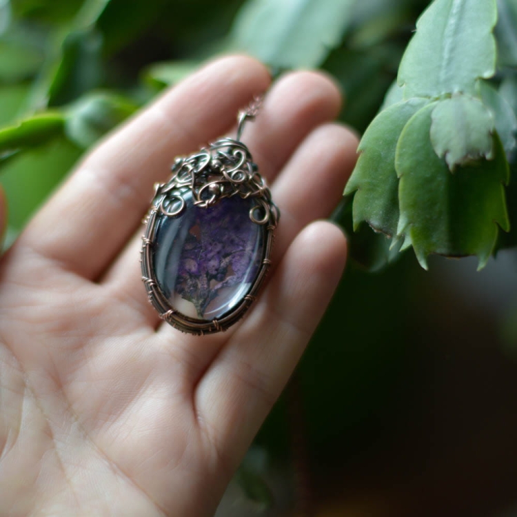 lilac-pressed-flower-terrarium-necklace-electroforming-pendant-neckalce-jewelry-Pociecha-Jewelry-36.jpg