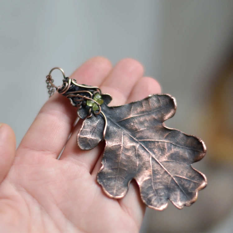 lilac-pressed-flower-terrarium-necklace-electroforming-pendant-neckalce-jewelry-Pociecha-Jewelry-18.jpg