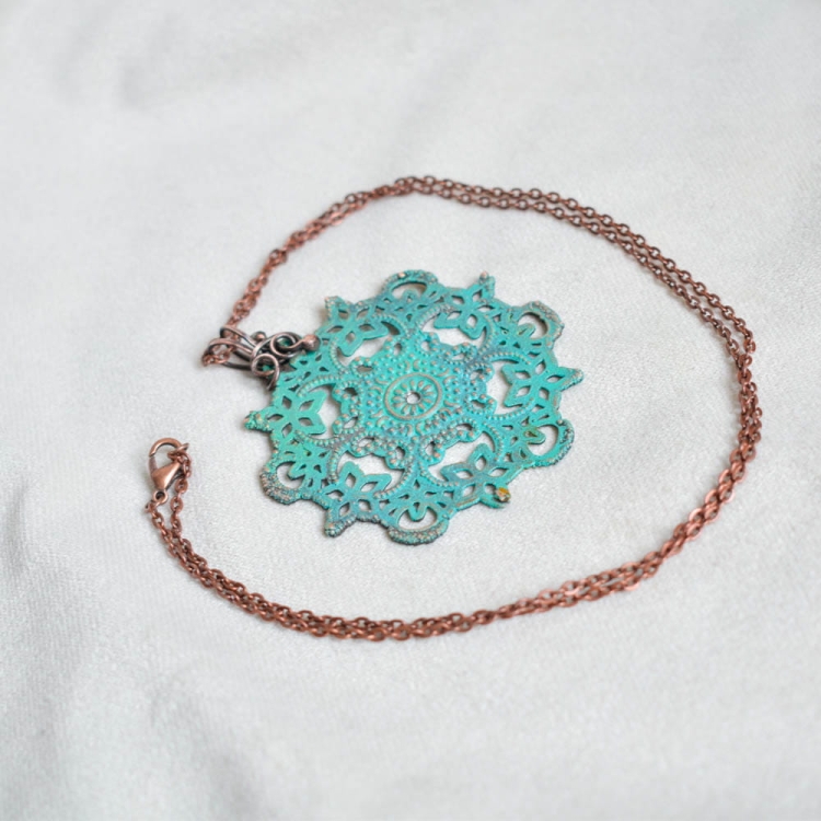 mandala-pendant-necklace-wire-wrapping-jewelry-Pociecha-Jewelry-4.jpg