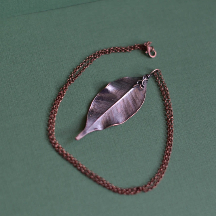 pociechajewelry-pociecha-jewelry-bizuteria-miedziana-wisior-elektroforming-galwanizacja-liść.jpg