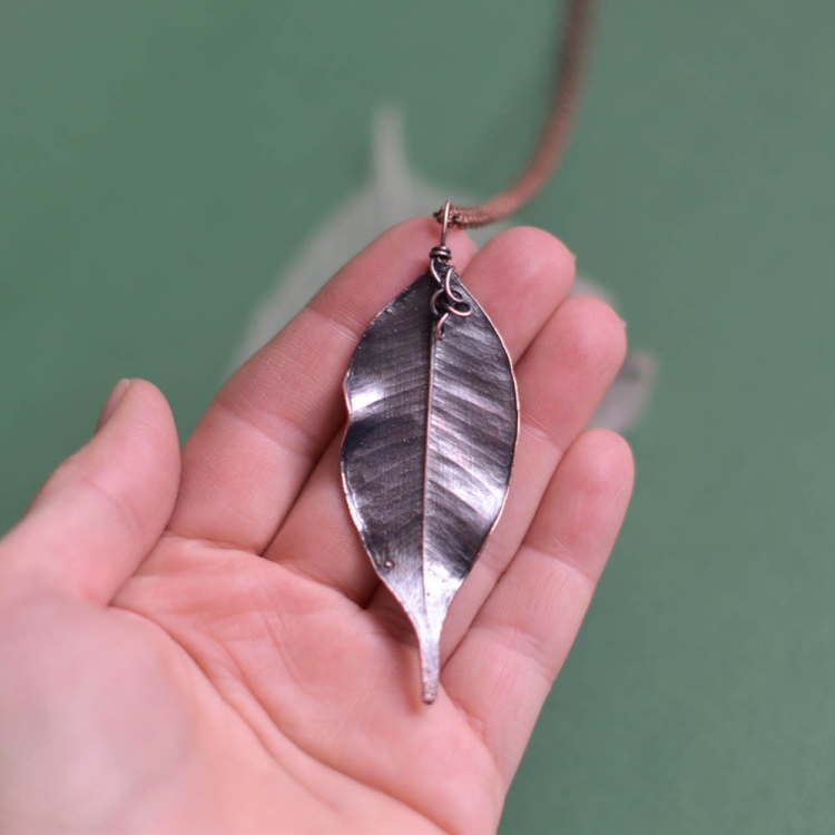 pociechajewelry-pociecha-jewelry-bizuteria-miedziana-wisior-elektroforming-galwanizacja-liść-8.jpg