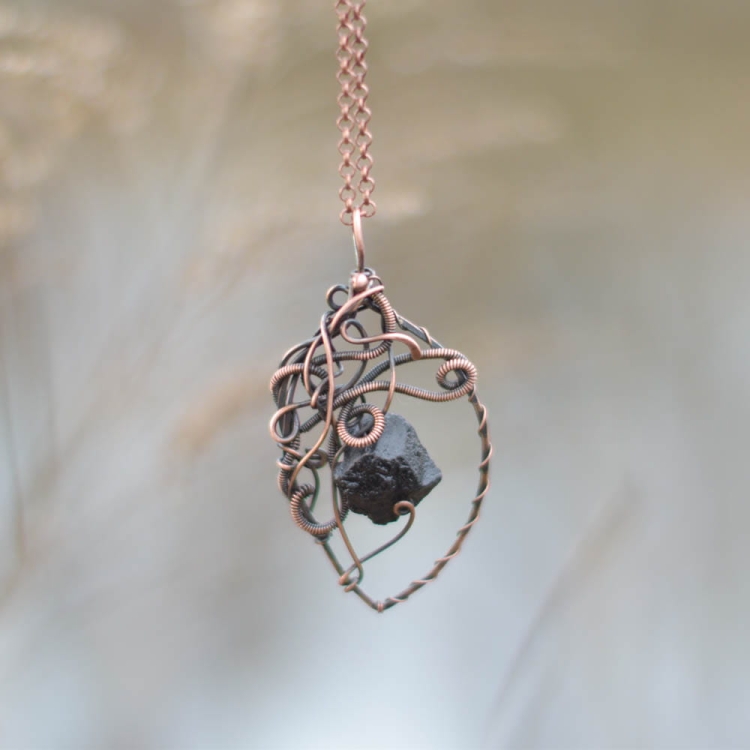 Miedziane serce z turmalinem - biżuteria handamde Pociecha Jewelry