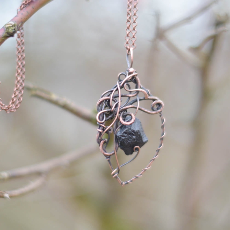 Wisior handmade z miedzi i turmalinu - wyszukany prezent dla Ciebie od Pociecha Jewelry